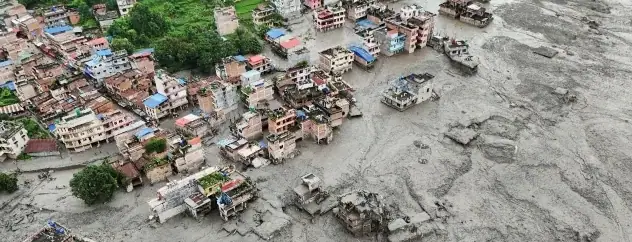 नेपाल-चीन सीमा पर हिमनद विस्फोट: 900 से अधिक मौतें, हजारों लापता
